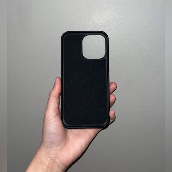 Black Silicon Case - Picture 2 of 4